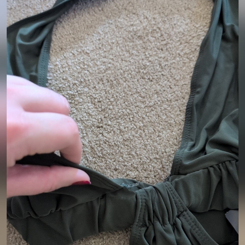 Pretty Little Thing Khaki Slinky Plunge Cut Out Waist Bodysuit - Picture 12 of 12